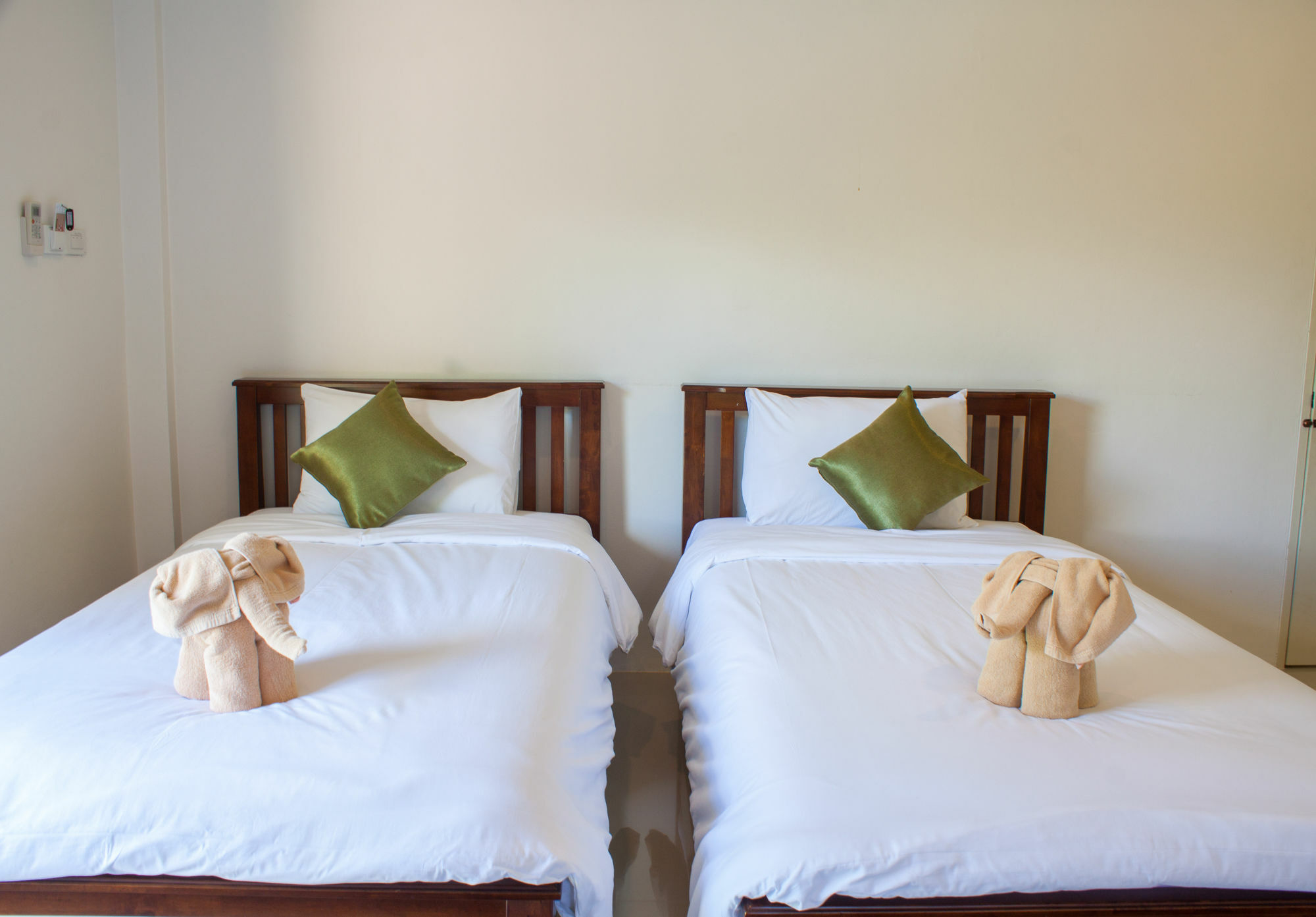 Sweet Honey Pranburi Hotel Сам Рой Йот Екстериор снимка